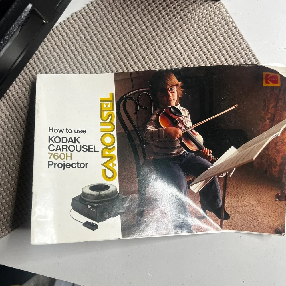 Kodak Carousel 760H Auto-Focus Slide Projector with Ektanar C Zoom Lens & Slides